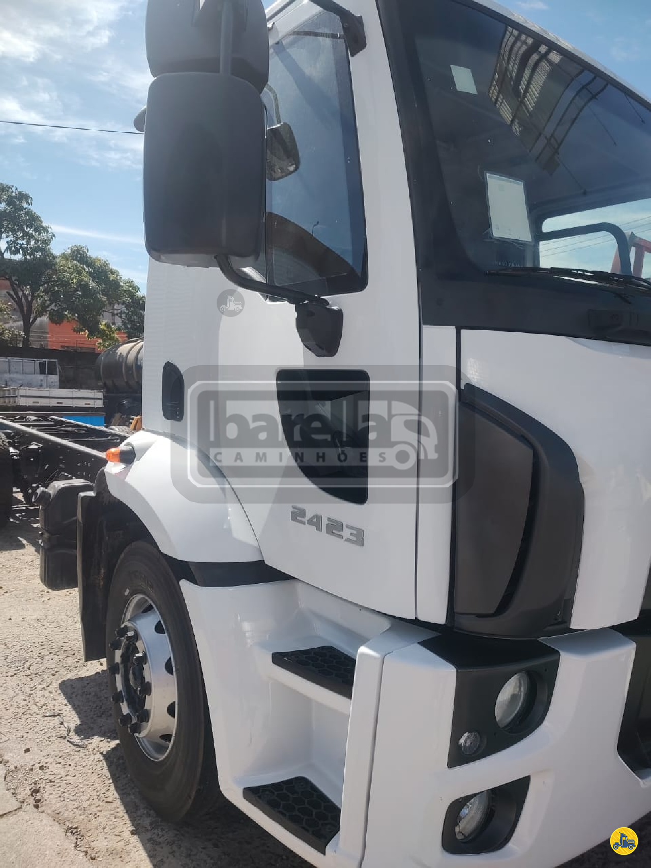 CAMINHAO FORD CARGO 2423 Chassis Truck 6x2 Barella Caminhões OSASCO SÃO PAULO SP